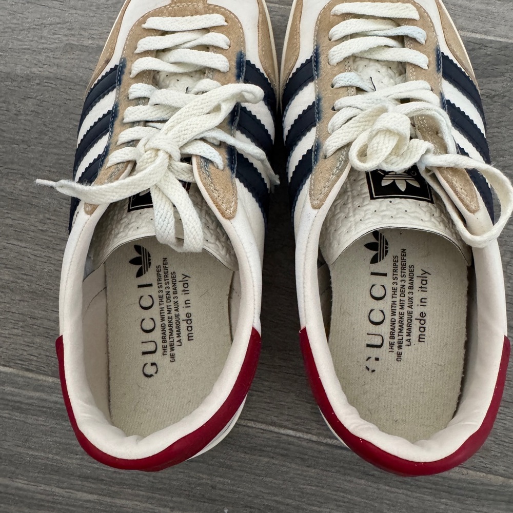 Gucci White and Tan Sneakers with Classic Low-Top Design - Picture 3 of 3